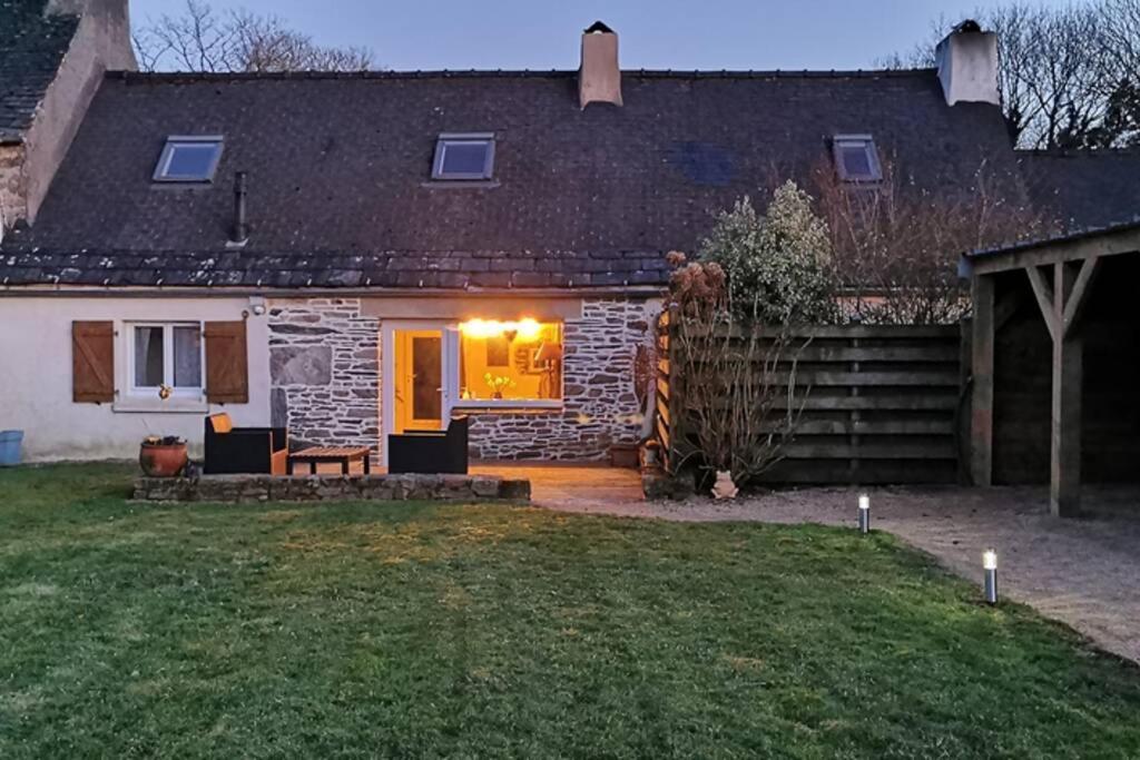 Petite Maison Dans Les Monts D'Arree Ty Coz Commana Zewnętrze zdjęcie