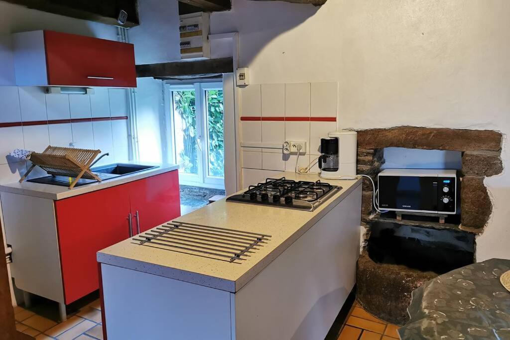Petite Maison Dans Les Monts D'Arree Ty Coz Commana Zewnętrze zdjęcie