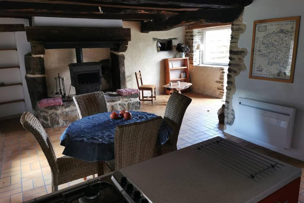 Petite Maison Dans Les Monts D'Arree Ty Coz Commana Zewnętrze zdjęcie